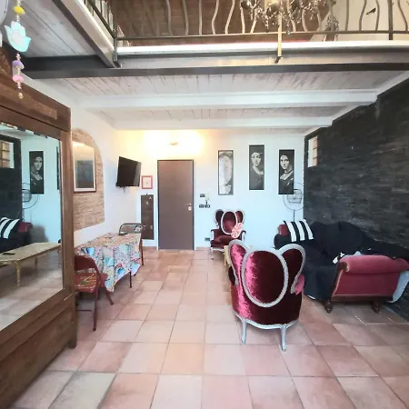 L'ora Delle Streghe Centralissimo Bed and breakfast Livorno